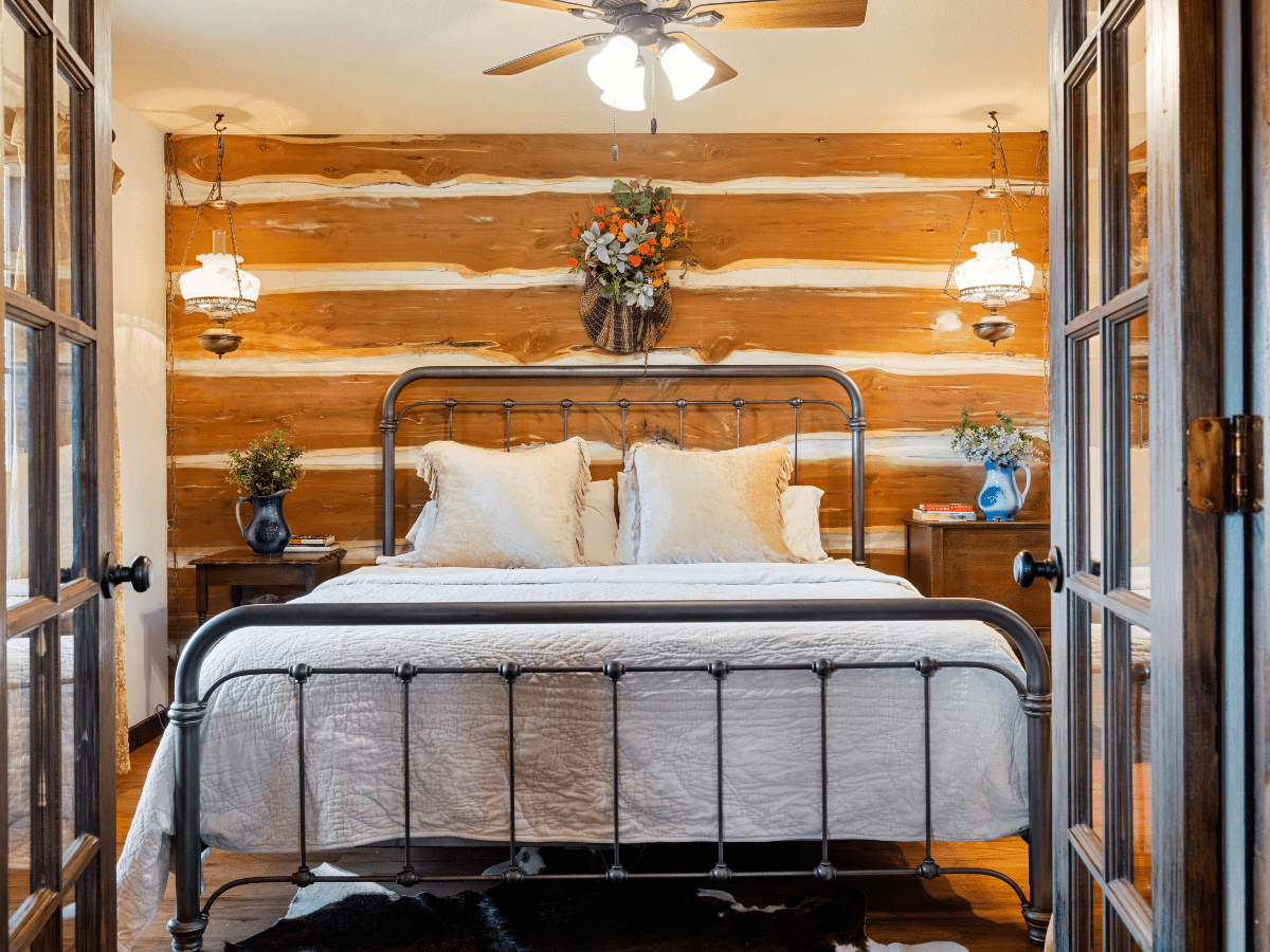 Image of king iron bed in Cabin at Inn at Sunset Mill ranch