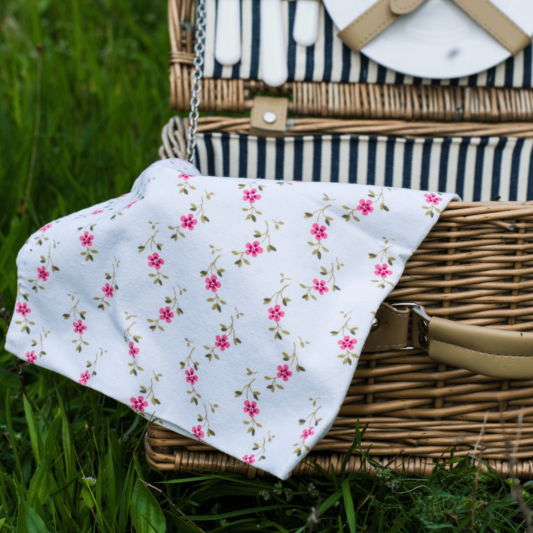 Inn_at_sunset_mill_Ranch_Texas_hill_country_Lodging (3) - Inn at Sunset Mill Ranch Image of picnic basket with beautiful cloth floral napkin